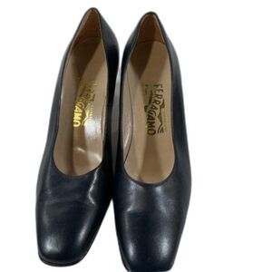 Retail $480 Salvatore Ferragamo Vintage Black Leather Slip-on Pumps Women's 9B